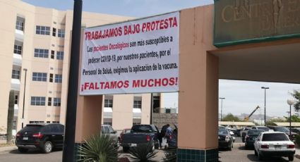 Personal médico de Hermosillo coloca lonas de protesta por falta de vacunación contra Covid-19