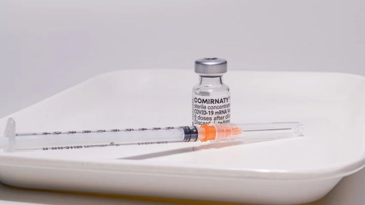 Pfizer: Vacunados contra coronavirus podrían requerir una tercera dosis, afirma el director