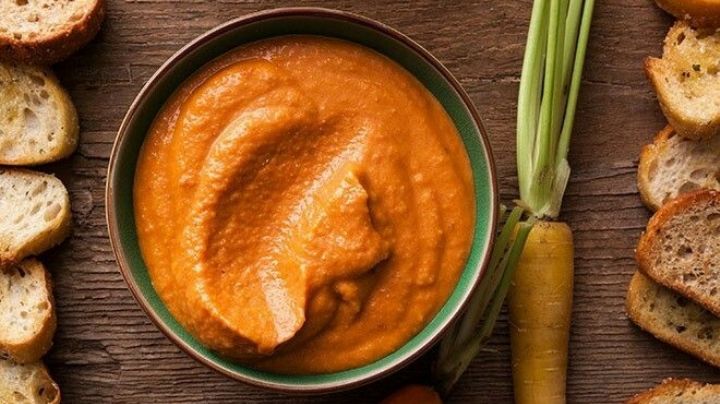 Esta mayonesa da zanahoria se convertirá en la estrella de todas tus botanas