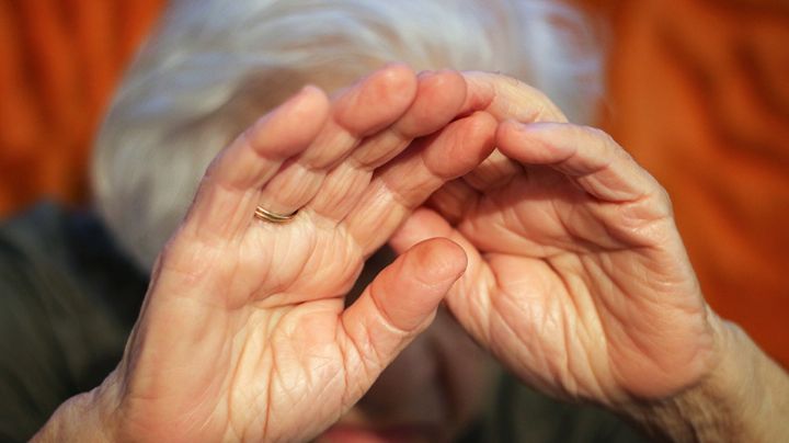 'Abuelita' mexicana es brutalmente golpeada en Los Ángeles tras confundirla con asiática