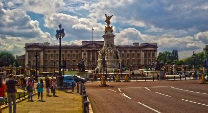 Sorprenden a un hombre que intentaba entrar al palacio de Buckingham con un cuchillo