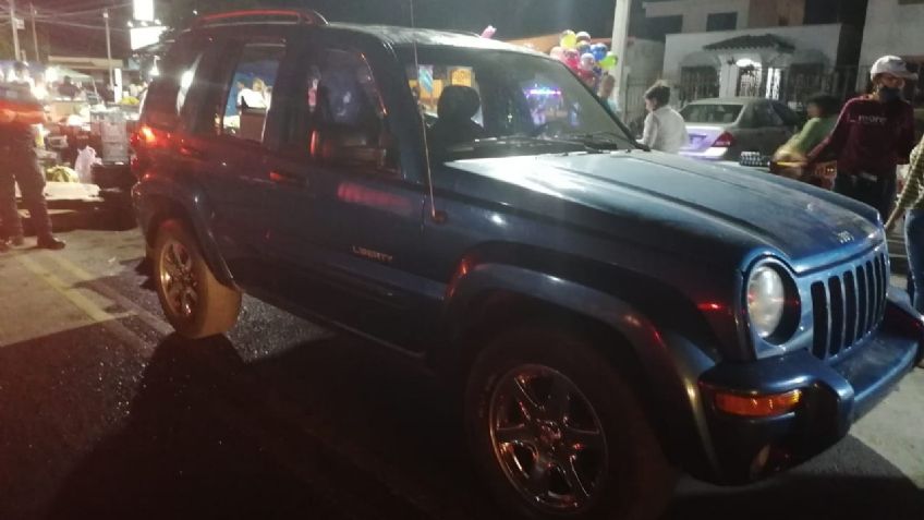 Hombre incendia con bomba molotov la camioneta de su hermana; su sobrina estaba dentro