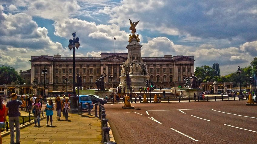 Sorprenden a un hombre que intentaba entrar al palacio de Buckingham con un cuchillo