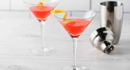 ¡Salud! Prueba la elegancia hecha cóctel con este delicado Cosmopolitan hecho en casa