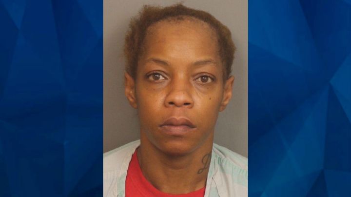 Discusión termina en tragedia: Mujer arrolla múltiples veces a su pareja para matarlo