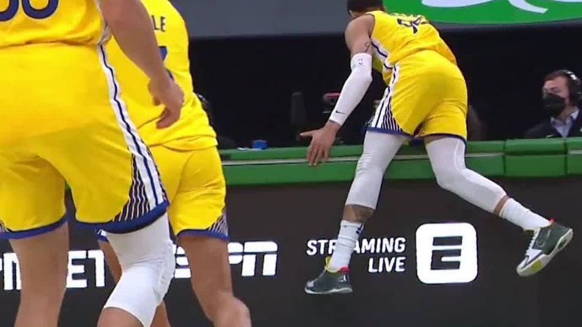 Juan Toscano sufre una conmoción cerebral en el juego contra Celtics