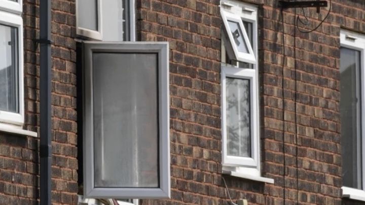 Atroz asesinato: Anciana, de 83 años, se quema viva y se lanza por la ventana; muere al caer