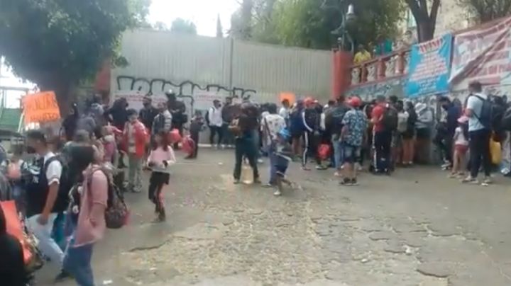 En pandemia: Manifestantes bloquean vialidades; exigen que abran balnearios de la CDMX