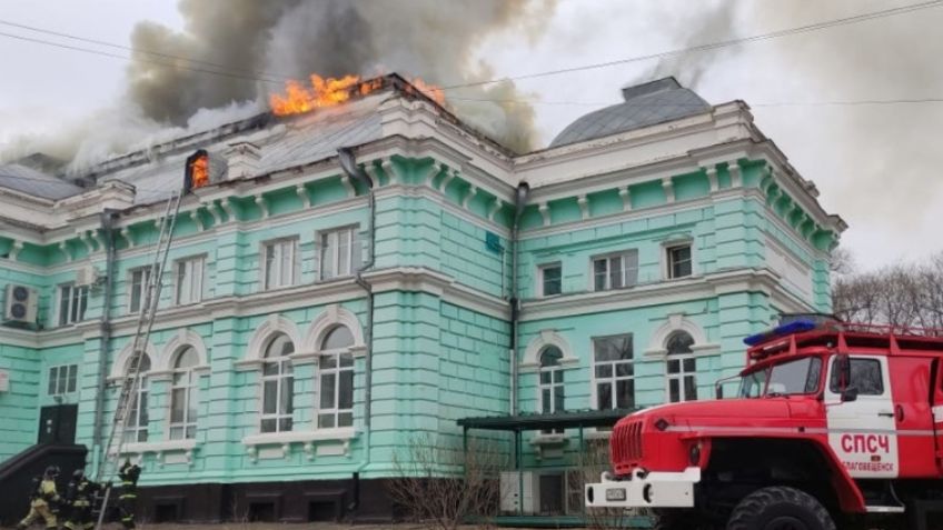 Héroes de verdad: Médicos se niegan a interrumpir cirugía de corazón mientras el hospital se incendiaba