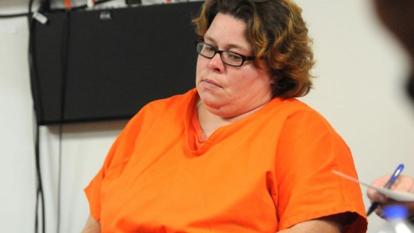 Condenan a Anna por ayudar a su hermana a asesinar a su novio; después se casó con su papá