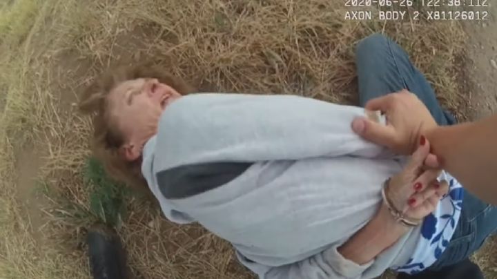 VIDEO: Policías le fracturan el brazo a una 'abuelita' con demencia por irse sin pagar