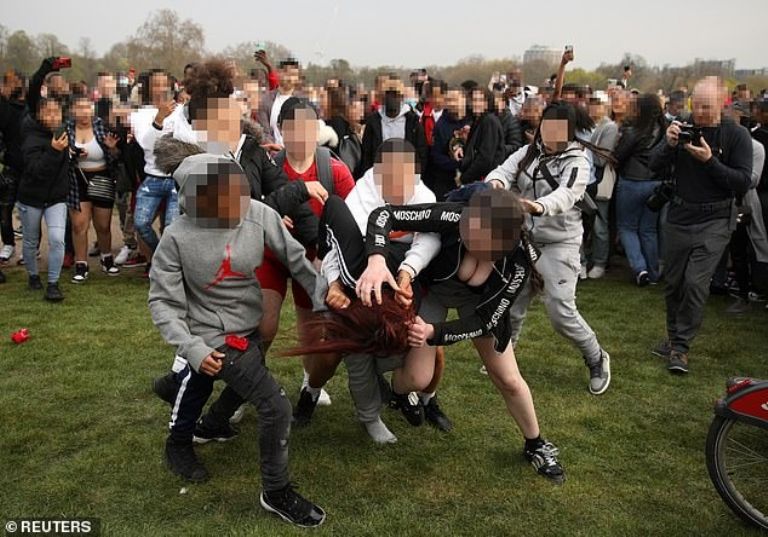 Pelea campal entre jovencitas terminó con una menor apuñalada