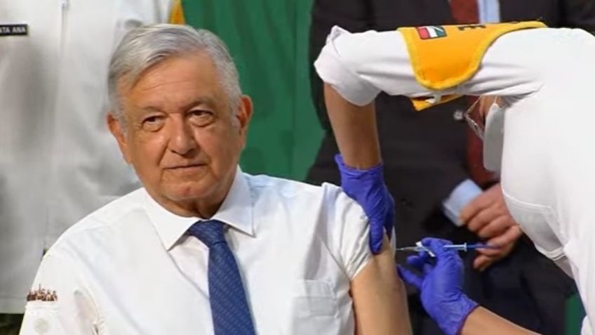 "No dolió, tiene buena mano": Así fue la vacunación contra Covid-19 de AMLO
