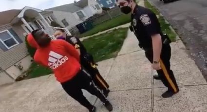 (VIDEO) Increíble: Policía de EU arresta a afroamericano por no tener 'licencia' de bicicleta