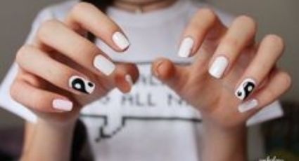 Dale equilibrio a tu estilo con estos diseños de uñas de Yin yang