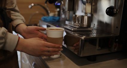 ¡Insólito! Por derramar un café caliente, hombre demanda a la cadena Dunkin Donuts