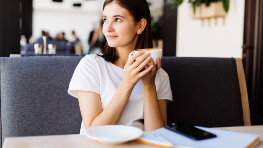 Dos tazas de café al día pueden ayudarte a vivir más años, según estudio