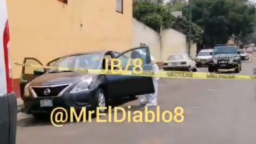 FUERTE VIDEO: Encuentran el cadáver de un hombre abandonado en un automóvil en CDMX