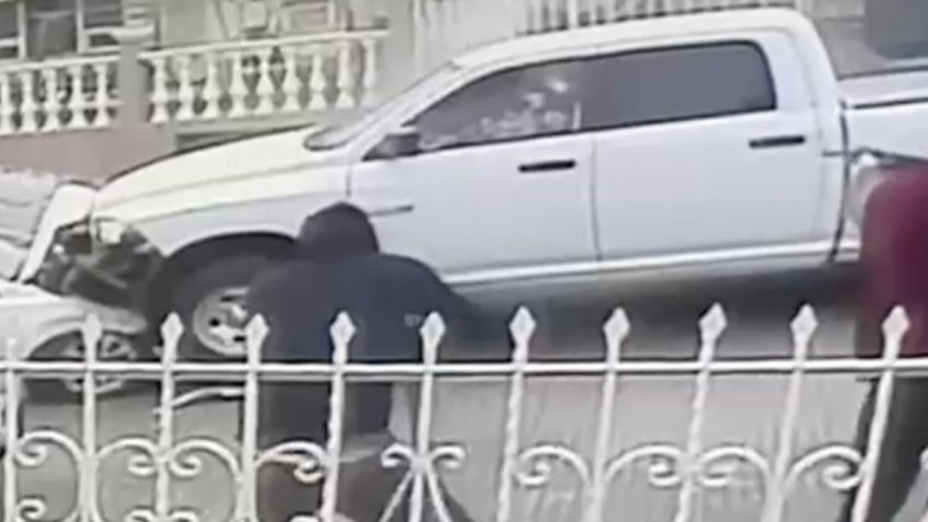 FUERTE VIDEO: A sangre fría, sicarios emboscan y acribillan a policías; están graves