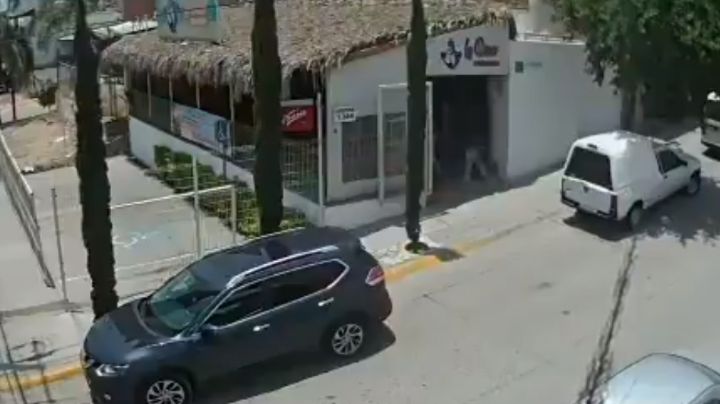 VIDEO: Hombres armados entran a marisquería en Guanajuato y abren fuego; un hombre murió