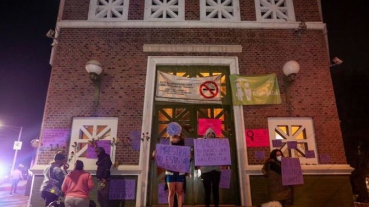 Maestra de la UAEM agredida por su pareja sentimental interpone demanda en su contra