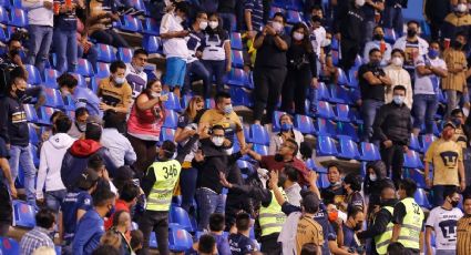 ¡Indignante! Aficionado de Pumas es captado al patear a mujer durante el partido contra Puebla