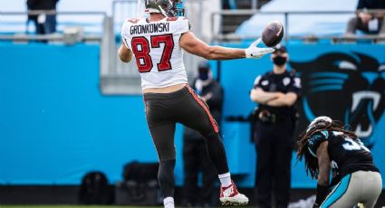 VIDEO: Rob Gronkowski atrapa un balón lanzado desde un helicóptero y consigue nuevo récord