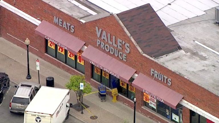 Apuñalan a Humberto en un centro comercial por defender a una adolescente