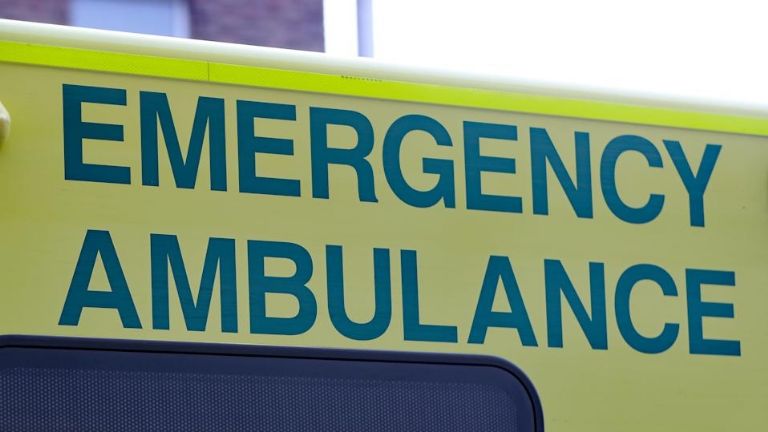 Un paramédico murió y el otro resultó herido en el accidente