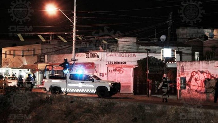 Tiran a 'encobijado' en las calles de Guanajuato; le disparan 5 veces y lo abandonan