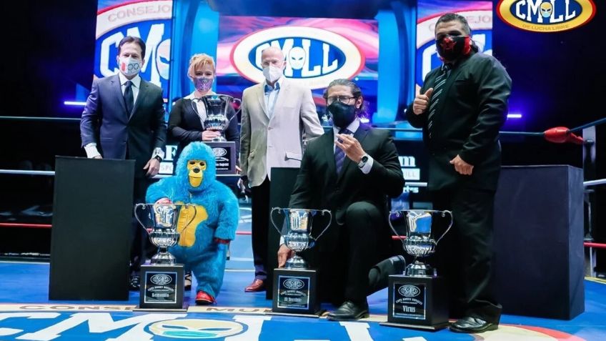 El Kemonito recibe la Copa Bobby Bonales, en la fiesta de la Arena