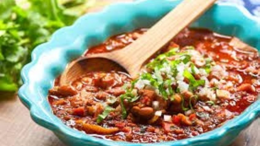 Acompaña tus platillos preferidos con estos deliciosos frijoles charros