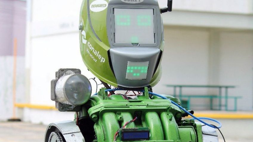 Alumnos de una famosa preparatoria mexicana crean a un androide para prevenir Covi-19