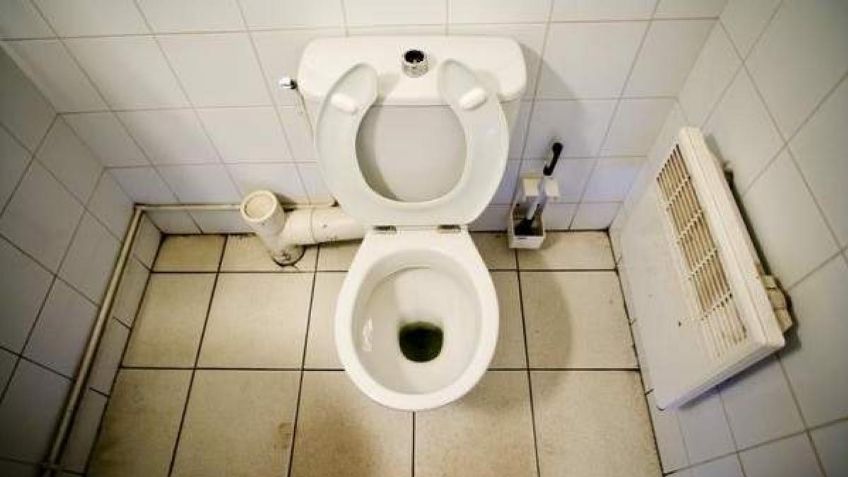 En el peor momento: Un hombre es brutalmente acribillado en el baño de una gasolinera