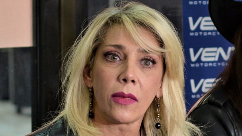 VIDEO: ¿Molesta? Cynthia Klitbo 'patea' públicamente a su hija; esta es la enorme razón