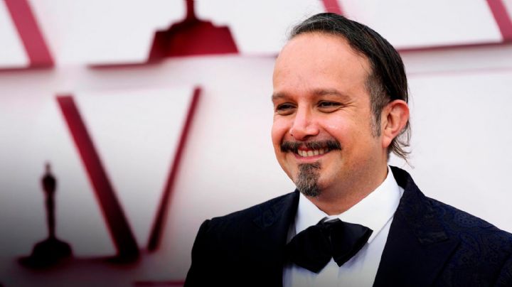 Tras ganar un Oscar, músico mexicano rompe en llanto al llegar al país y encontrarse con esto