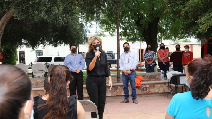 Gobernadora Pavlovich supervisa entrega de becas a educación básica en Sonora