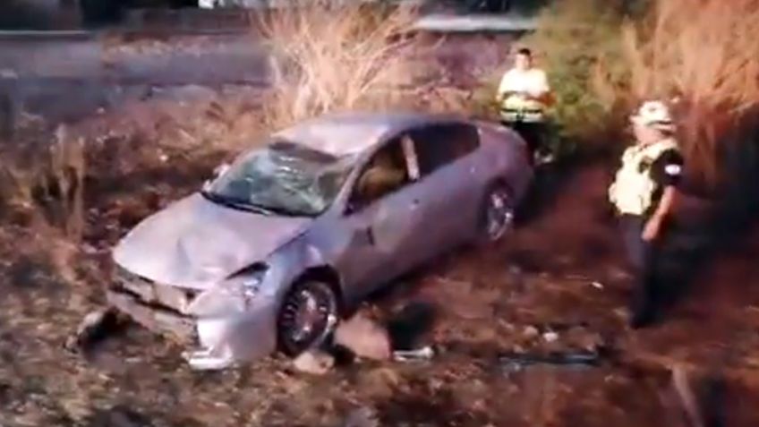 Se sale del camino y vuelca su auto a las afueras de Ciudad Obregón; hay un lesionado
