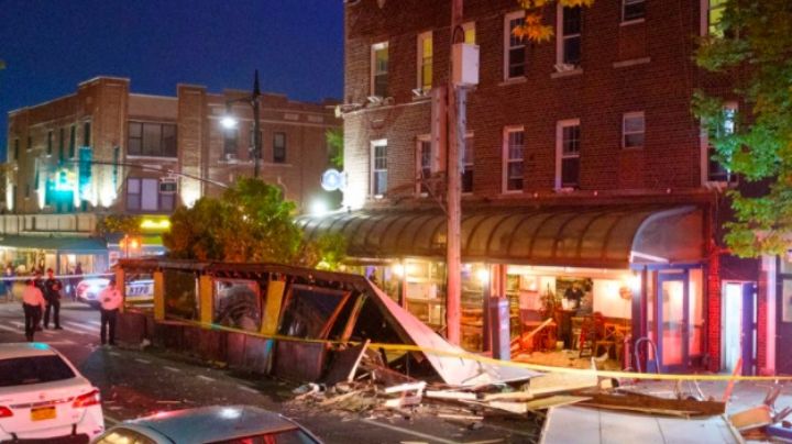 ¡Fatal! Mujer invade área de comensales con su camioneta y causa la muerte de una persona