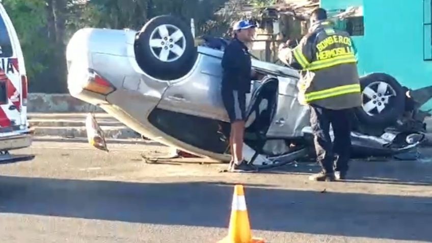 Terrible choque volcadura deja a una mujer lesionada en Hermosillo