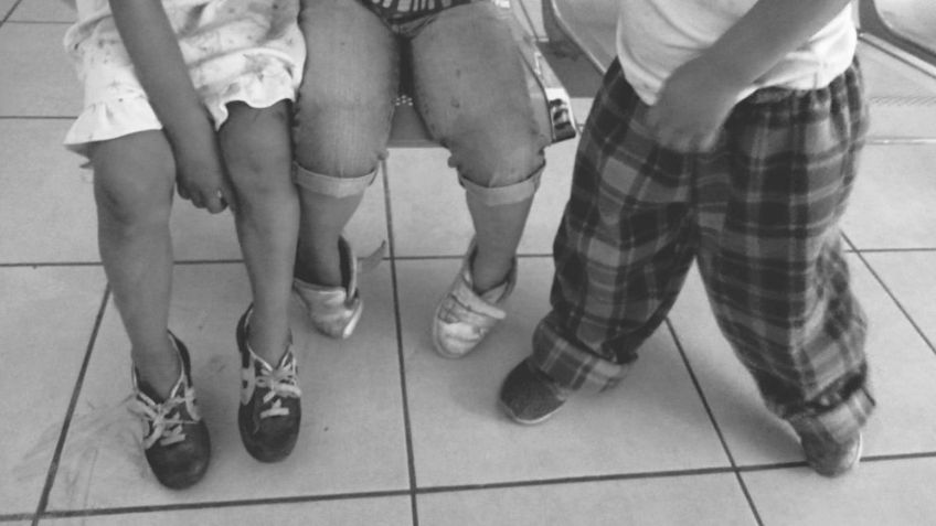 Ecatepec: Rescatan a 4 niños de sus padres adictos; los obligaban a inhalar solventes