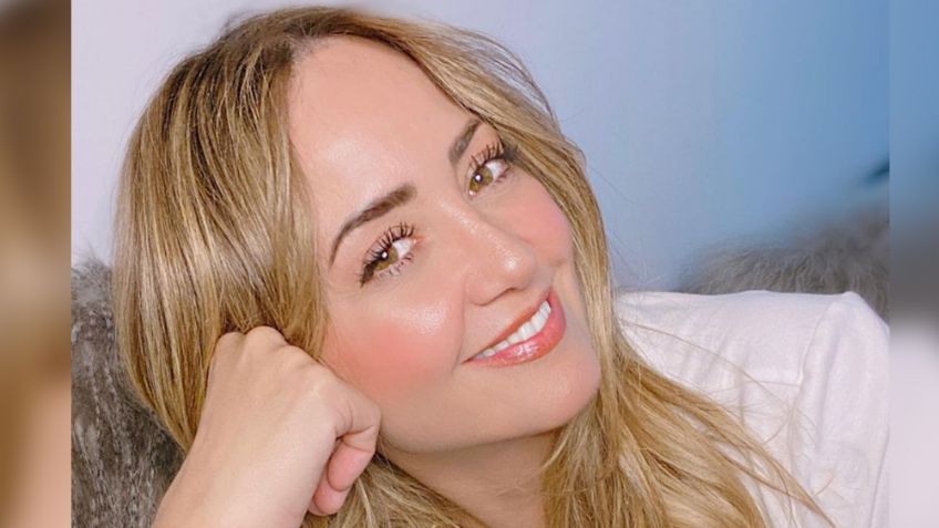 Andrea Legarreta presume impecables piernas en Instagram con radiante vestido azul