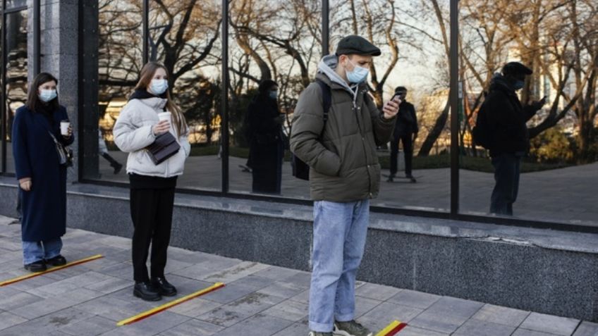 Científicos del Reino Unido piden eliminar todas las restricciones del Covid-19