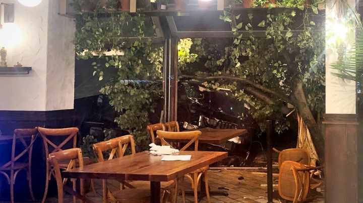 VIDEO: Conductora se va de frente contra un restaurante; un repartidor perdió la vida