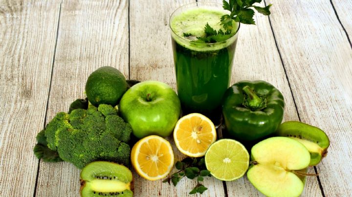 ¡Arriba! Este licuado de espinaca energético te ayudará a comenzar tu día