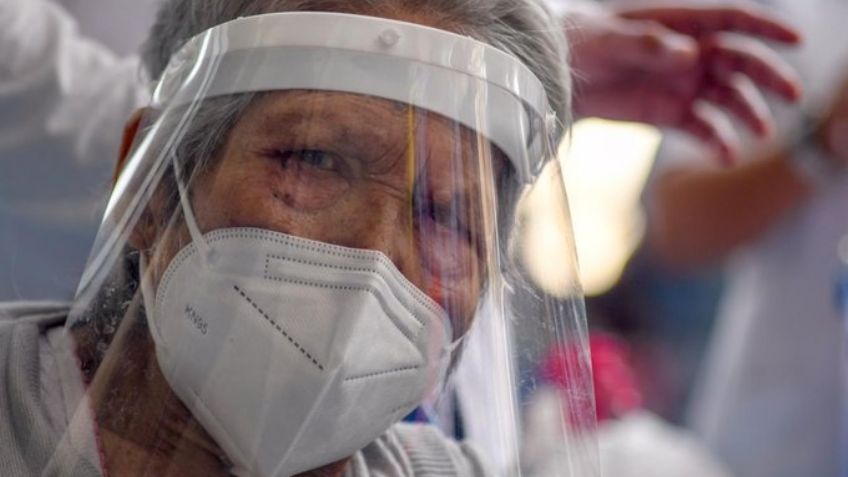 ¿Se te pasó la vacuna? Estas sedes aplican la dosis a adultos mayores sin importar en qué alcaldía vivan