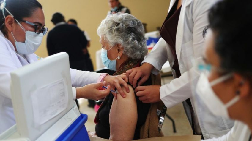 La tenían secuestrada: Abuelita va a vacunarse contra Covid-19 y pide ayuda con esta carta