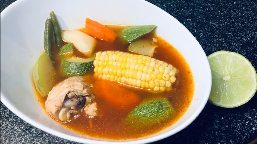 ¿Tienes hambre? Este delicioso mole de olla con carne de pollo te dejará satisfecho