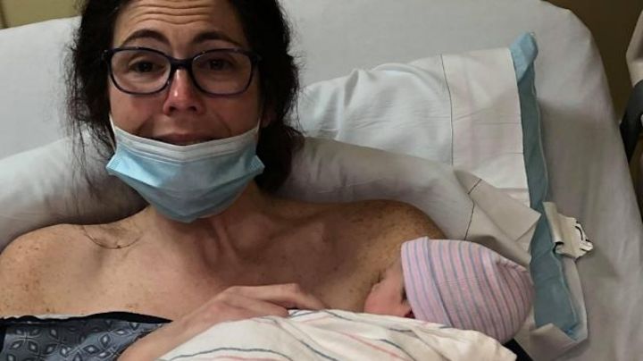 ¡Bebé en el inodoro! Mujer no sabía que estaba embarazada hasta que dio a luz en el baño