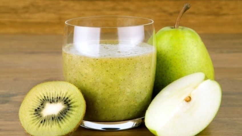 Desintoxica tu cuerpo de forma natural con ayuda de este licuado de pera, kiwi y linaza